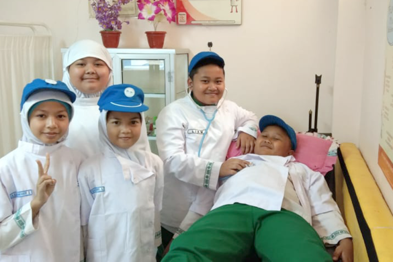 PMR - Palang Merah Remaja